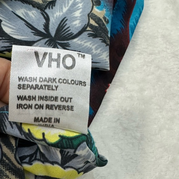 V.H.O. Blue and Green Casual Button Down Hawaiian Front Pocket shirt - Picture 11 of 12